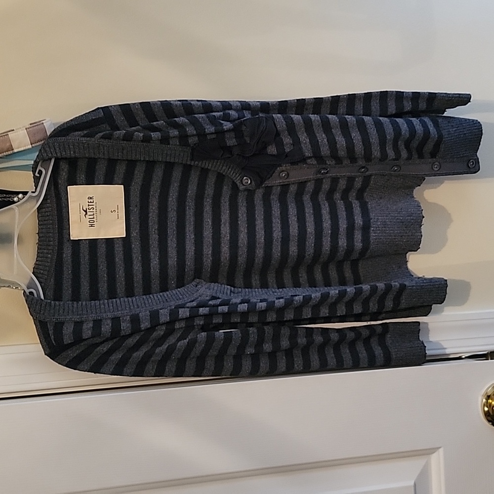 ☀️ Hollister cardigan size small